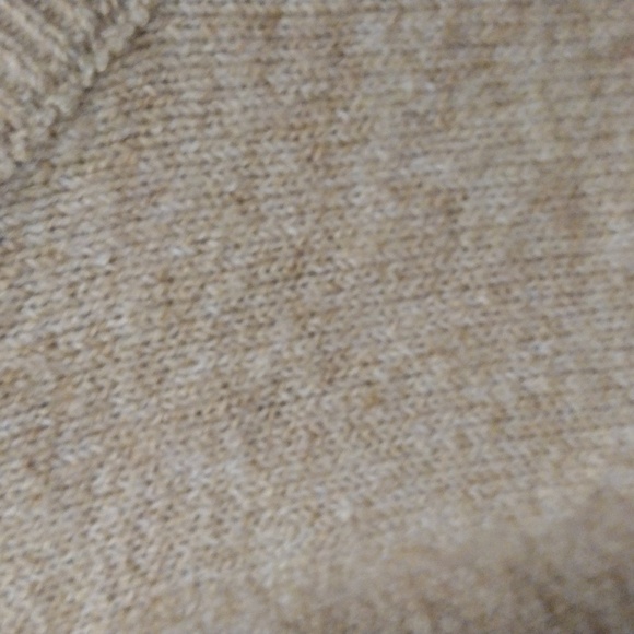 Vince Camuto Oversized Heart Sweater. - Picture 6 of 9